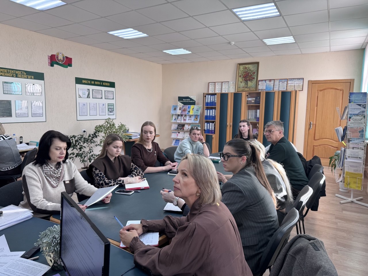 Фокус на взаимодействие с семьей и социальный мониторинг